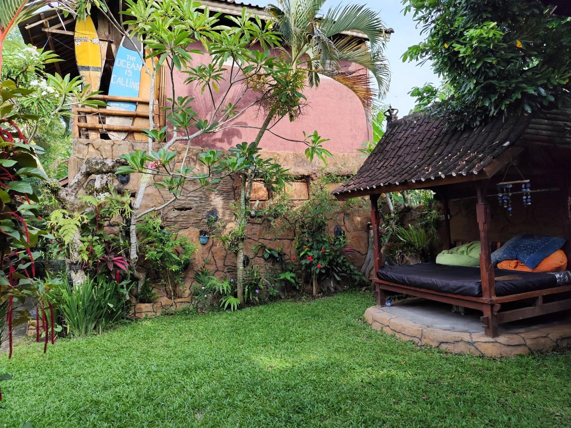 Bali Bungalow Medewisurf-homestay Airsatang Bagian luar foto